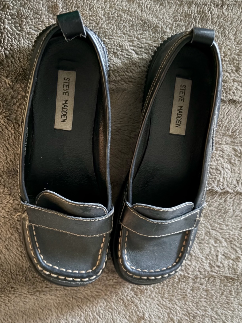 Steve Madden Black Leather Slip-On Loafers with Contrast Stitching